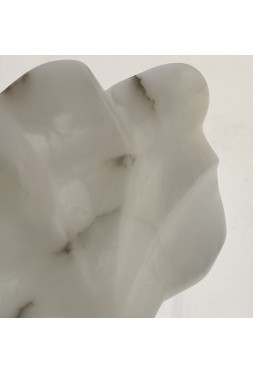 Sculpture en albâtre blanche, taille directe